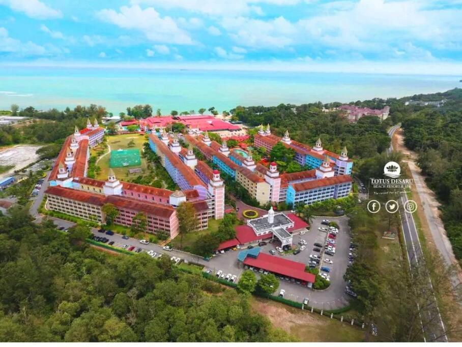 Lotus Desaru Beach Resort, 2 Bdrms, W/Splash Park Bandar Penawar Kültér fotó