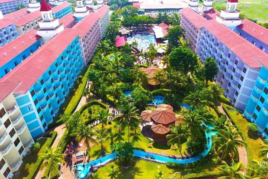Lotus Desaru Beach Resort, 2 Bdrms, W/Splash Park Bandar Penawar Kültér fotó