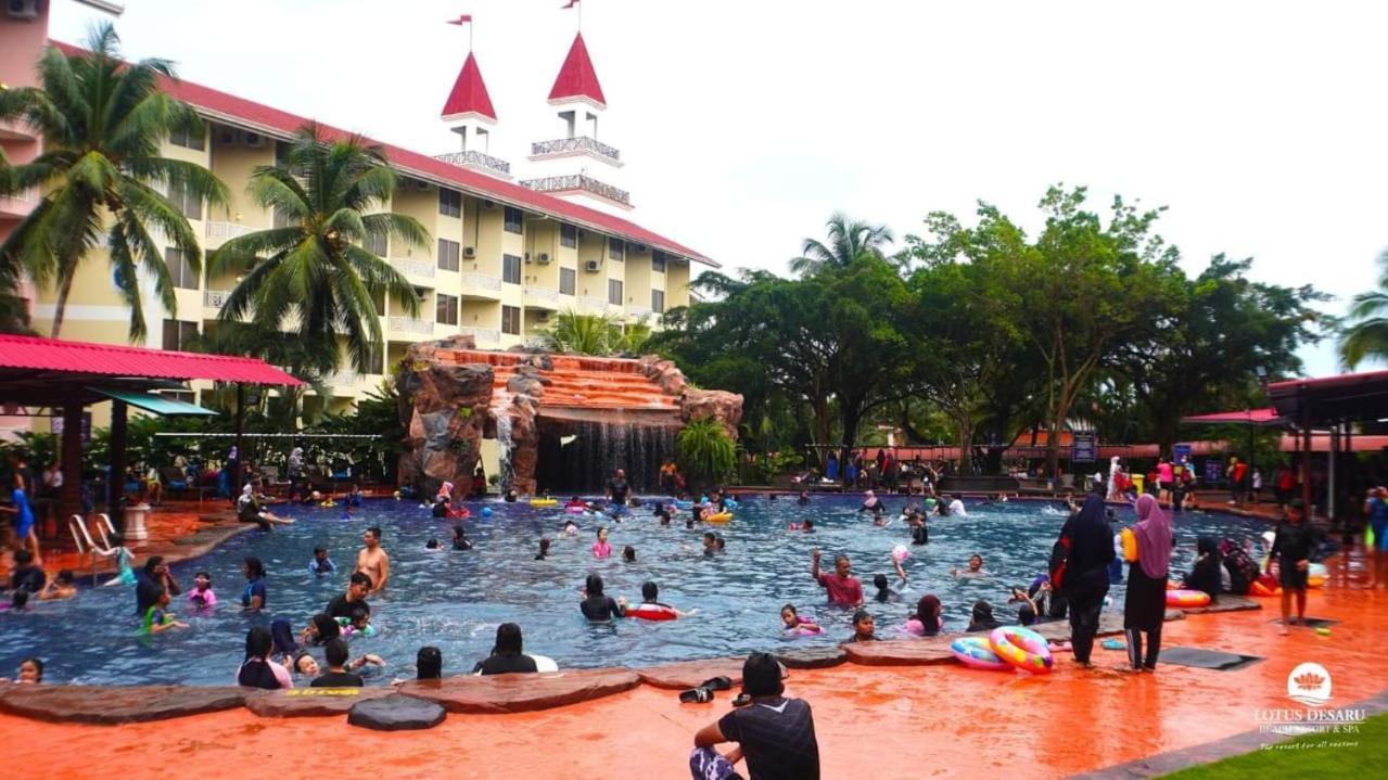 Lotus Desaru Beach Resort, 2 Bdrms, W/Splash Park Bandar Penawar Kültér fotó